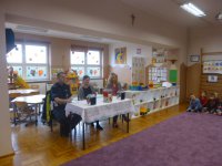 Spotkanie policjantów z dziećmi w przedszkolu w Gorzycach.